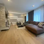 Villa Olympic Oasis